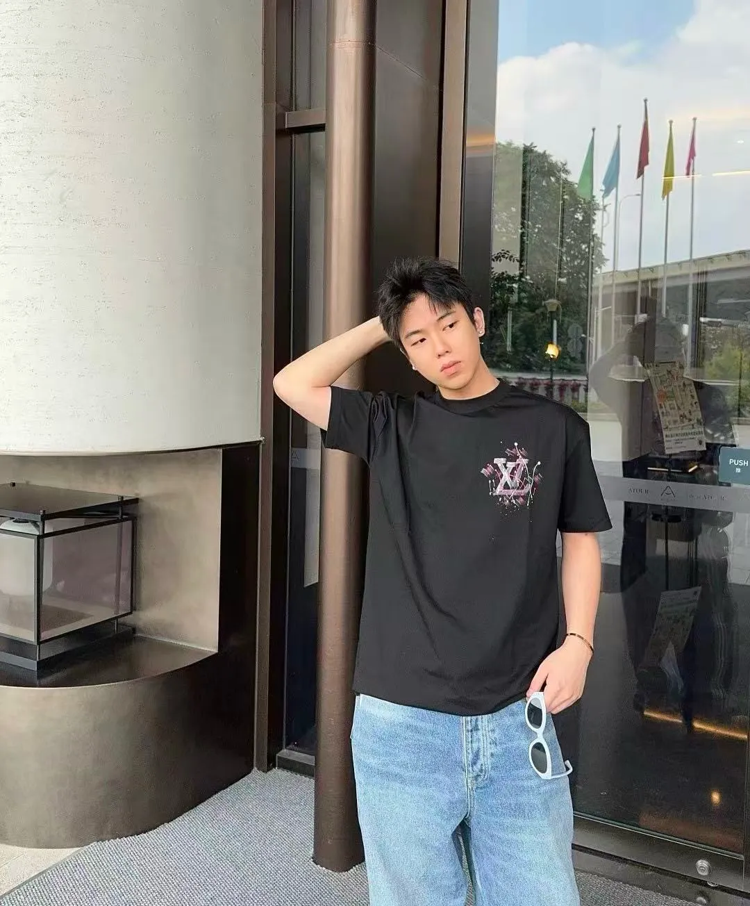 Louis Vuitton/ logo